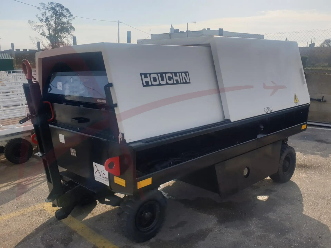 HOUCHIN D690 SV - Ground power unit: picture 4 HOUCHIN D690 SV - Ground power unit: picture 4