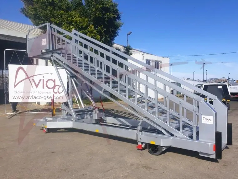 MASTER EQUIPMENT STR710-14 - Passenger stairs: picture 4 MASTER EQUIPMENT STR710-14 - Passenger stairs: picture 4