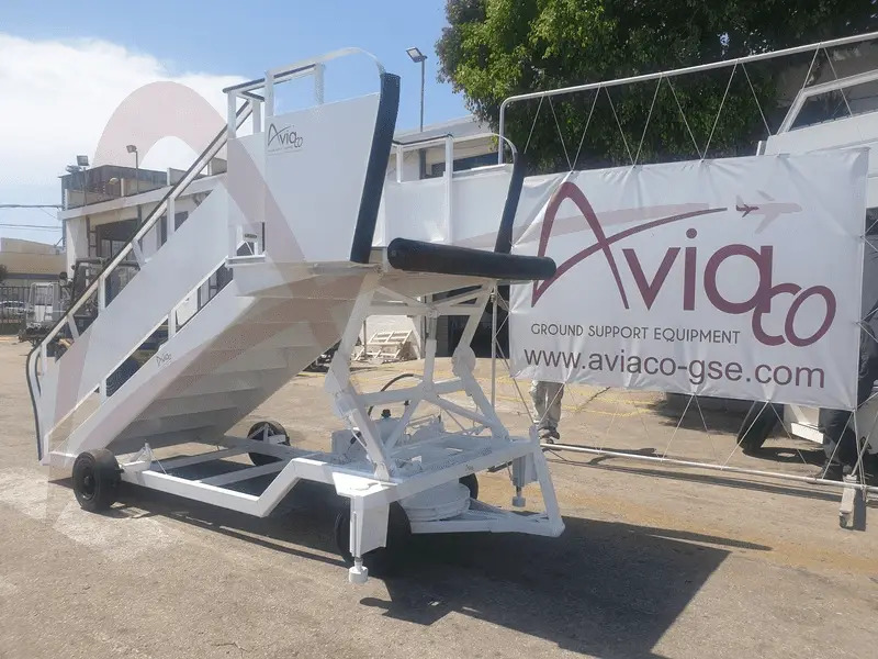 TEMG TG0022 - Passenger stairs: picture 1 TEMG TG0022 - Passenger stairs: picture 1