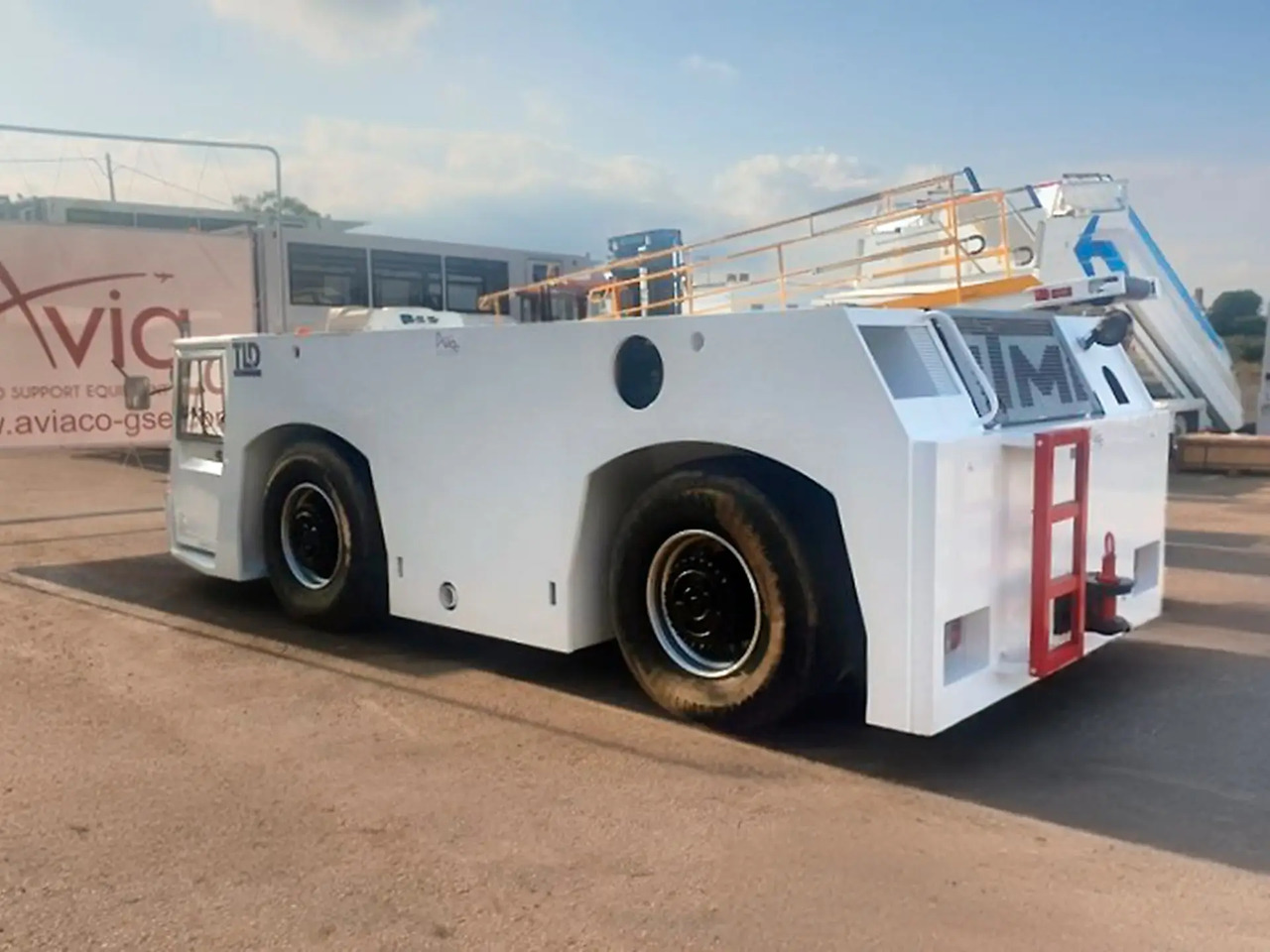 TLD TMX-400 - Pushback tractor: picture 3 TLD TMX-400 - Pushback tractor: picture 3