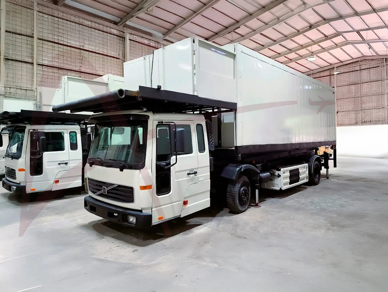 VOLVO AEROLIFT-B-VO/FL616H - Airport catering truck: picture 3 VOLVO AEROLIFT-B-VO/FL616H - Airport catering truck: picture 3