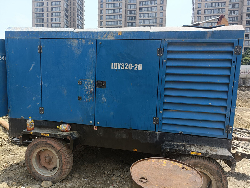 Liutech 320-20 1130CFM 20Bar Portable Screw Diesel - Air compressor: picture 3 Liutech 320-20 1130CFM 20Bar Portable Screw Diesel - Air compressor: picture 3
