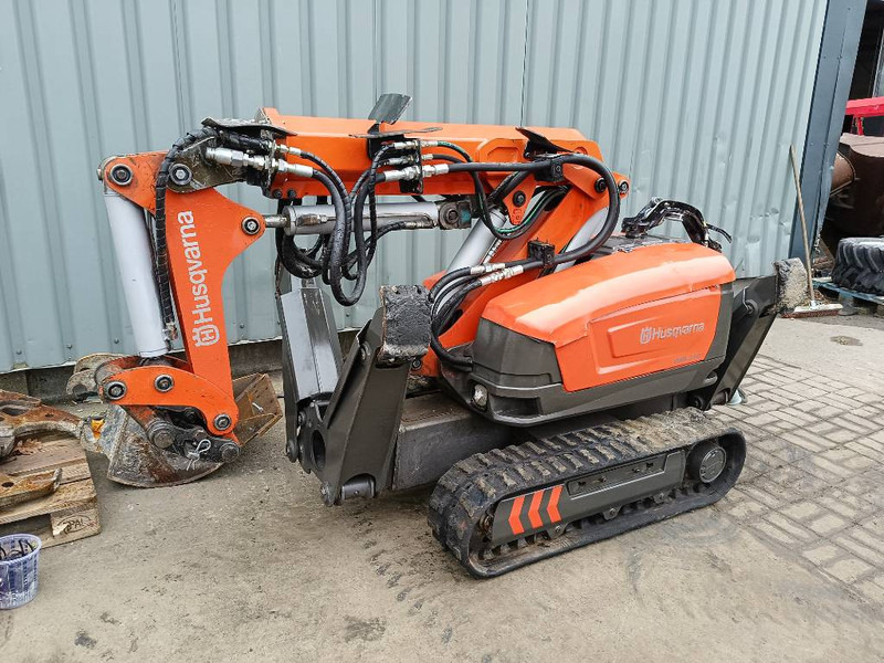 Husqvarna DXR 310 demolition robot remote excavator bagger - Crawler excavator: picture 1 Husqvarna DXR 310 demolition robot remote excavator bagger - Crawler excavator: picture 1