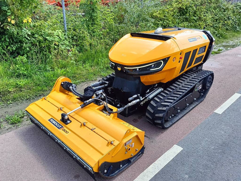 McConnel Robocut RC56 robot remote maaier mower 1200kg - Mower: picture 2 McConnel Robocut RC56 robot remote maaier mower 1200kg - Mower: picture 2