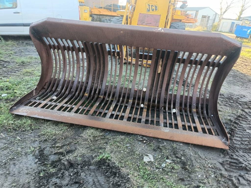 Puinbak 2,6 m JCB eurostill verachtert netjes - Bucket for Construction machinery: picture 1 Puinbak 2,6 m JCB eurostill verachtert netjes - Bucket for Construction machinery: picture 1