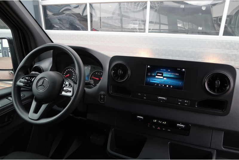 Mercedes-Benz Sprinter 317 CDI L2H2 AUT/ 3.5T/ CAMERA/ MBUX/ CRUISE/ AIRCO - Panel van: picture 5 Mercedes-Benz Sprinter 317 CDI L2H2 AUT/ 3.5T/ CAMERA/ MBUX/ CRUISE/ AIRCO - Panel van: picture 5
