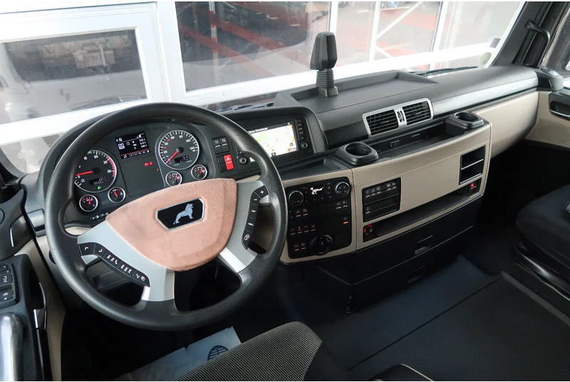 MAN TGX 26.580 6X2/ RETARDER/ STEERED-PUSHER/ PTO/ ETC - Tractor unit: picture 2 MAN TGX 26.580 6X2/ RETARDER/ STEERED-PUSHER/ PTO/ ETC - Tractor unit: picture 2