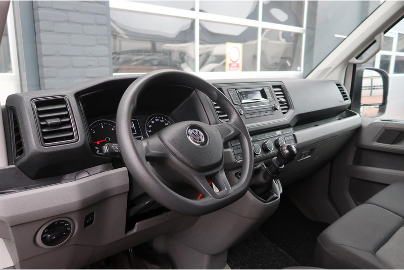 Volkswagen Crafter 35 2.0 TDI LAADKLEP/ AIRCO/ CRUISE - Panel van: picture 2 Volkswagen Crafter 35 2.0 TDI LAADKLEP/ AIRCO/ CRUISE - Panel van: picture 2
