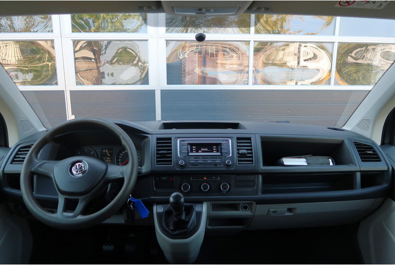 Volkswagen Transporter 2.0 TDI L2H1 DC AIRCO/ CRUISE/ TREKHAAK - Small van, Combi van: picture 5 Volkswagen Transporter 2.0 TDI L2H1 DC AIRCO/ CRUISE/ TREKHAAK - Small van, Combi van: picture 5