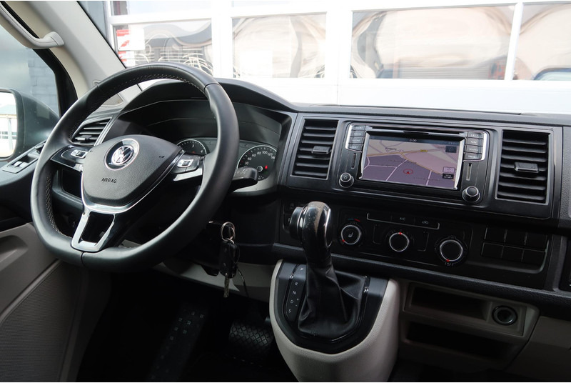 Volkswagen Transporter 2.0 TDI L2H1 Highline AUT/ NAVI/ CAMERA/ CRUISE/ AIRCO/ LEDER/ TREKHAAK - Small van: picture 5 Volkswagen Transporter 2.0 TDI L2H1 Highline AUT/ NAVI/ CAMERA/ CRUISE/ AIRCO/ LEDER/ TREKHAAK - Small van: picture 5
