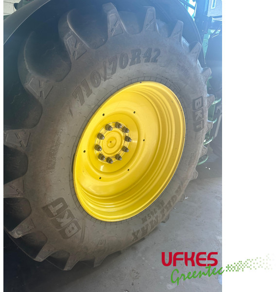 John Deere 6215 R - Farm tractor: picture 2 John Deere 6215 R - Farm tractor: picture 2