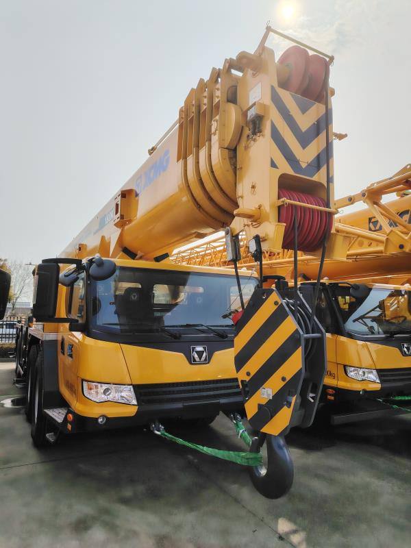 XCMG Factory 180 Ton Used QY180K5C Telescopic Boom Truck Mounted Crane Price List - Mobile crane: picture 3 XCMG Factory 180 Ton Used QY180K5C Telescopic Boom Truck Mounted Crane Price List - Mobile crane: picture 3