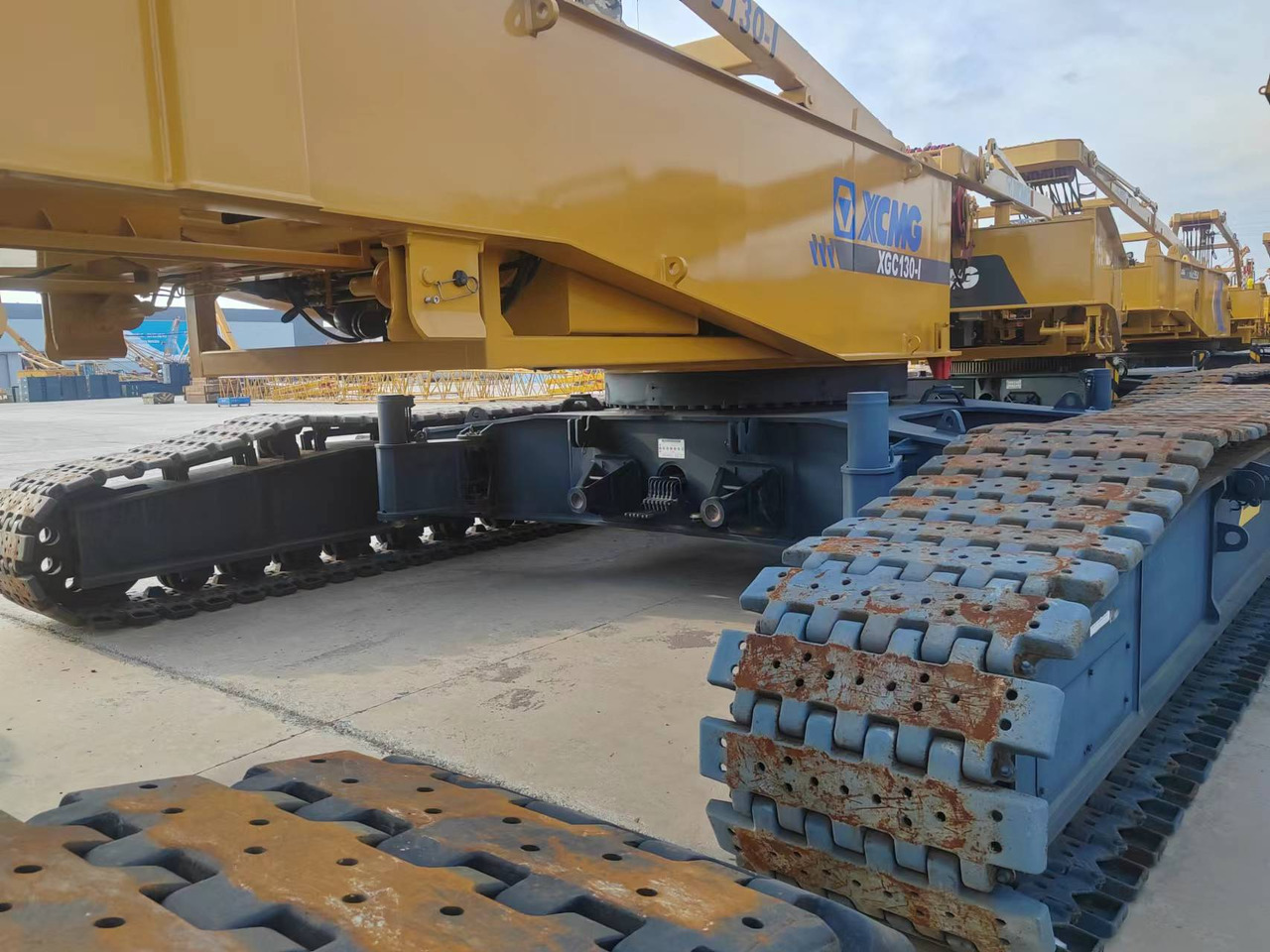 XCMG Officail Used Hydraulic Crane 130 Ton XGC130-I Mobile Crawler Crane For Sale - Crawler crane: picture 3 XCMG Officail Used Hydraulic Crane 130 Ton XGC130-I Mobile Crawler Crane For Sale - Crawler crane: picture 3