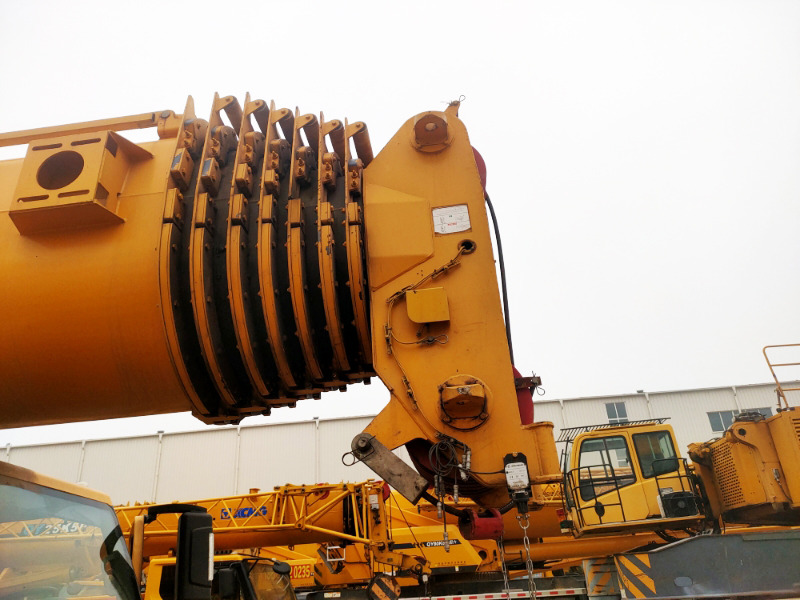 XCMG Official 130t Second Hand All Terrain Mobile Crane XCA130L8C Hydraulic Arm Crane Price List - All terrain crane: picture 5 XCMG Official 130t Second Hand All Terrain Mobile Crane XCA130L8C Hydraulic Arm Crane Price List - All terrain crane: picture 5
