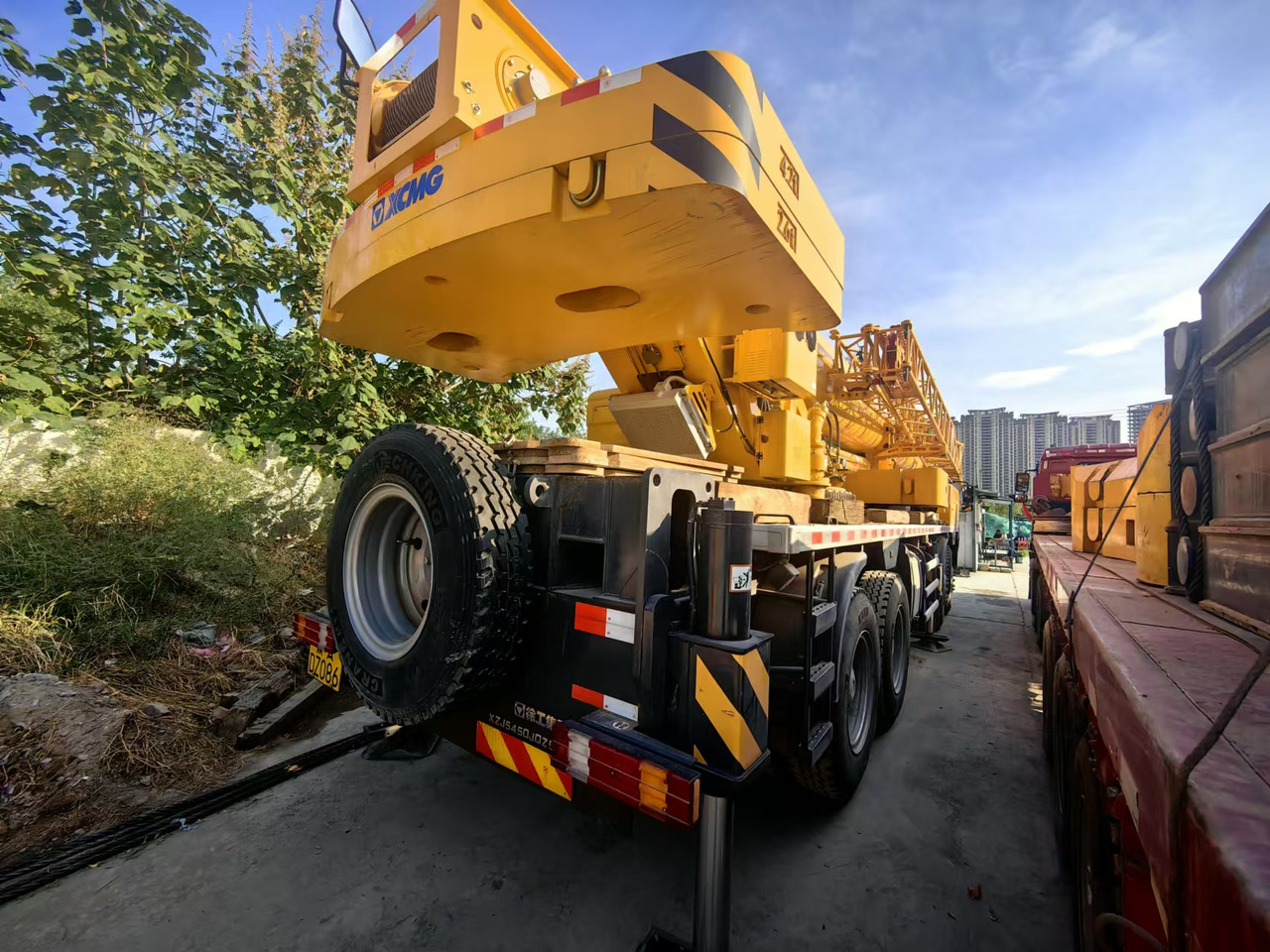 XCMG Official QY55K5C_2 Used Truck Mounted Crane 55ton Mobile Hydraulic Crane Price For Sale - Mobile crane: picture 4 XCMG Official QY55K5C_2 Used Truck Mounted Crane 55ton Mobile Hydraulic Crane Price For Sale - Mobile crane: picture 4