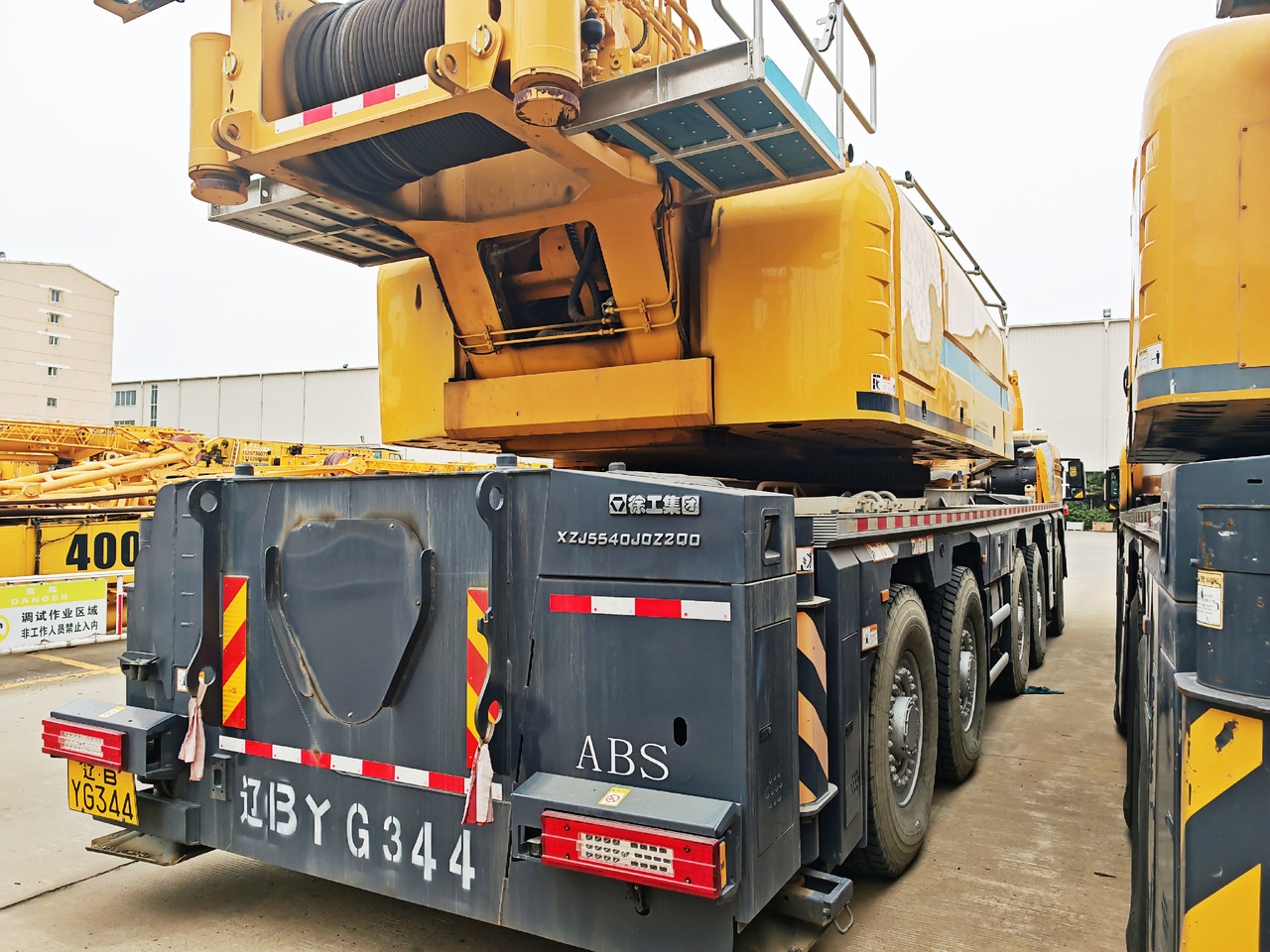 XCMG Official Second Hand Pickup Truck Crane XCA200L8 200 Ton 8-Section Arm Mobile Crane Machine - All terrain crane: picture 4 XCMG Official Second Hand Pickup Truck Crane XCA200L8 200 Ton 8-Section Arm Mobile Crane Machine - All terrain crane: picture 4