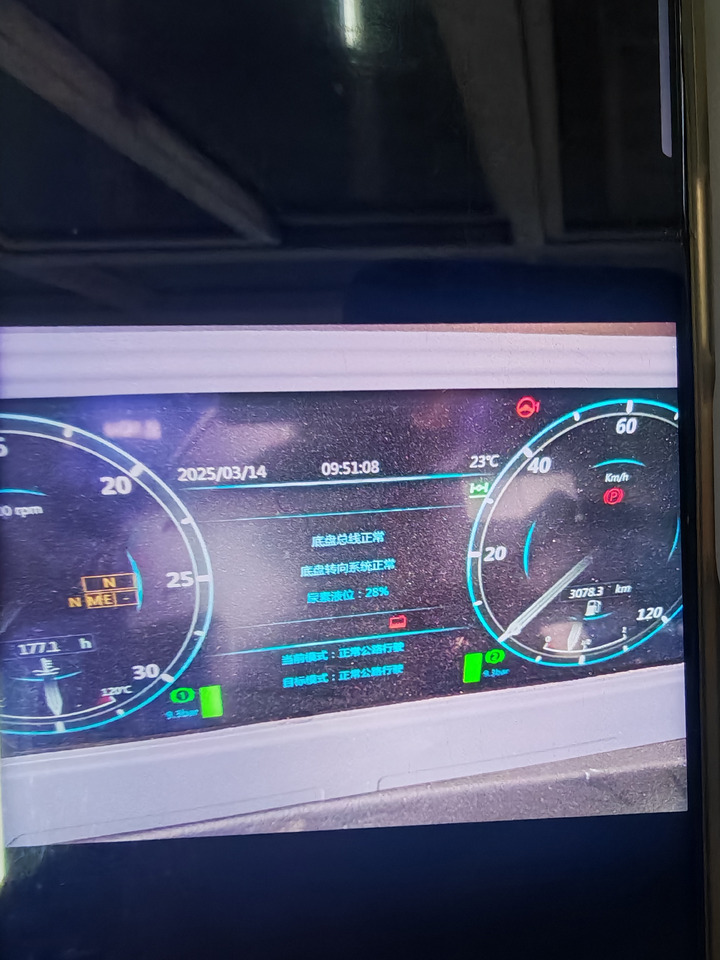 XCMG Official Second Hand Pickup Truck Crane XCA200L8 200 Ton 8-Section Arm Mobile Crane Machine - All terrain crane: picture 5 XCMG Official Second Hand Pickup Truck Crane XCA200L8 200 Ton 8-Section Arm Mobile Crane Machine - All terrain crane: picture 5