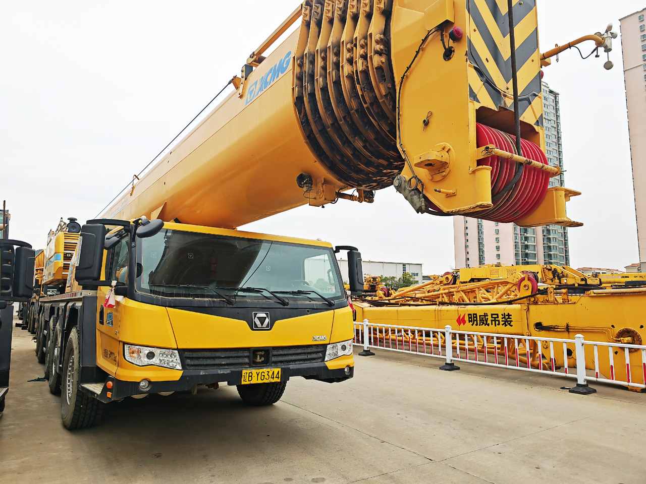 XCMG Official Second Hand Pickup Truck Crane XCA200L8 200 Ton 8-Section Arm Mobile Crane Machine - All terrain crane: picture 2 XCMG Official Second Hand Pickup Truck Crane XCA200L8 200 Ton 8-Section Arm Mobile Crane Machine - All terrain crane: picture 2