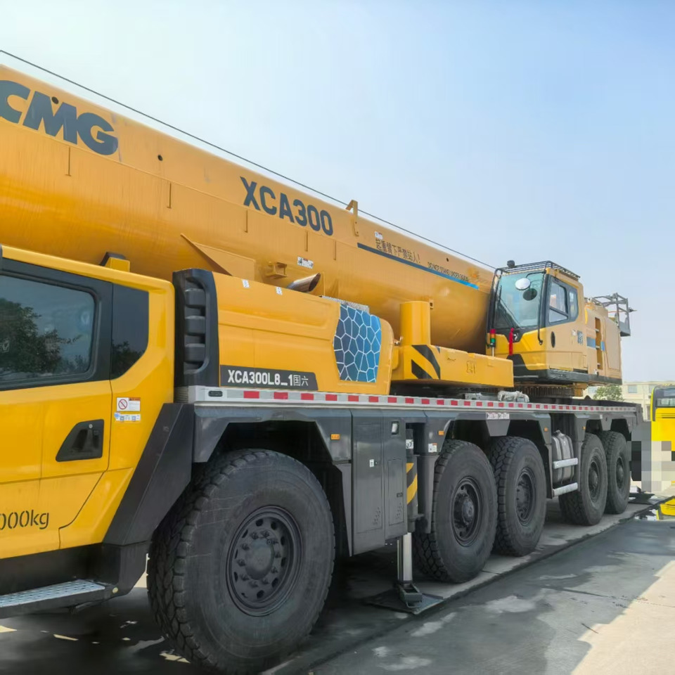 XCMG Official Second Hand Truck Mounted Crane XCA300L8_1 300 ton Mobile Crane Price - All terrain crane: picture 2 XCMG Official Second Hand Truck Mounted Crane XCA300L8_1 300 ton Mobile Crane Price - All terrain crane: picture 2