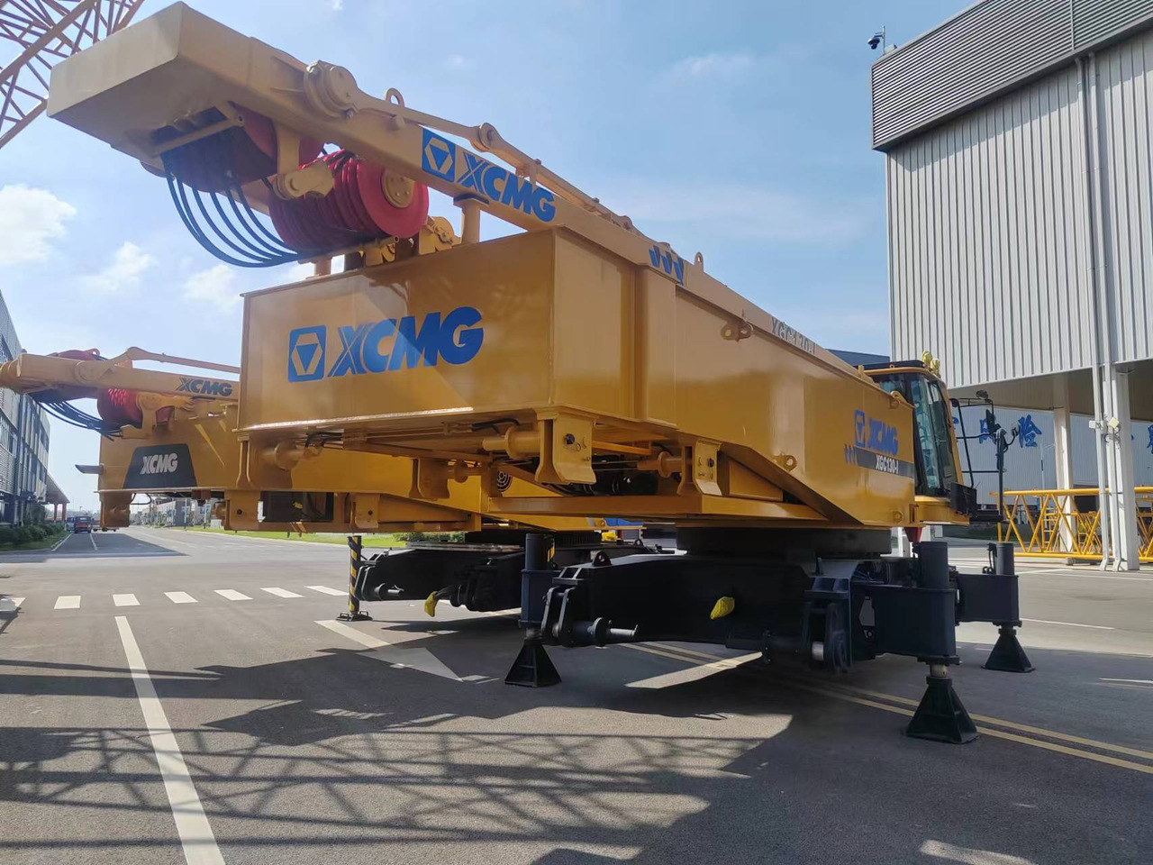 XCMG Official Used Mobile Crawler Crane XGC130-I 130 Ton Hydraulic Diesel Crane Hot Sale - Crawler crane: picture 4 XCMG Official Used Mobile Crawler Crane XGC130-I 130 Ton Hydraulic Diesel Crane Hot Sale - Crawler crane: picture 4