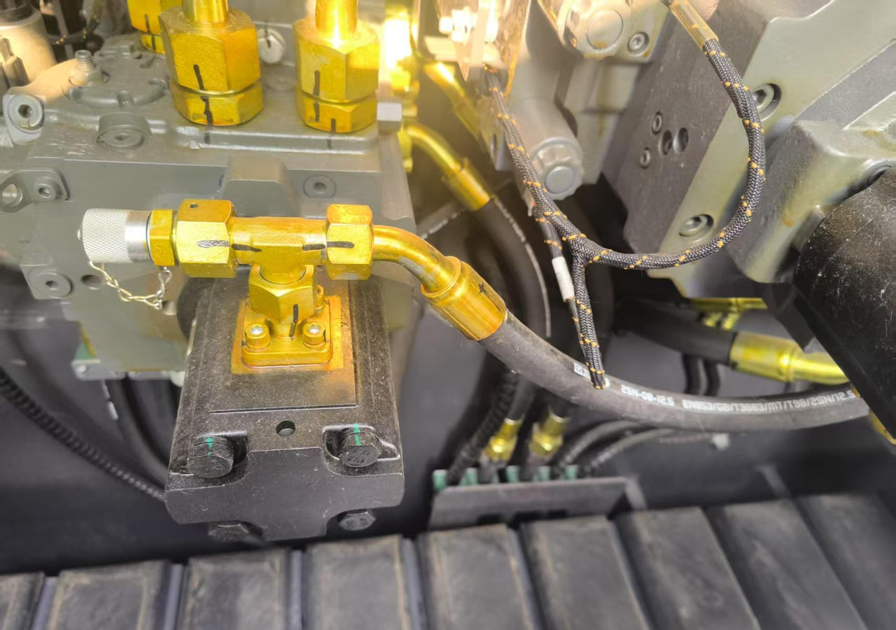 XCMG official used asphalt paver RP905IV Concrete machine - Asphalt paver: picture 3 XCMG official used asphalt paver RP905IV Concrete machine - Asphalt paver: picture 3