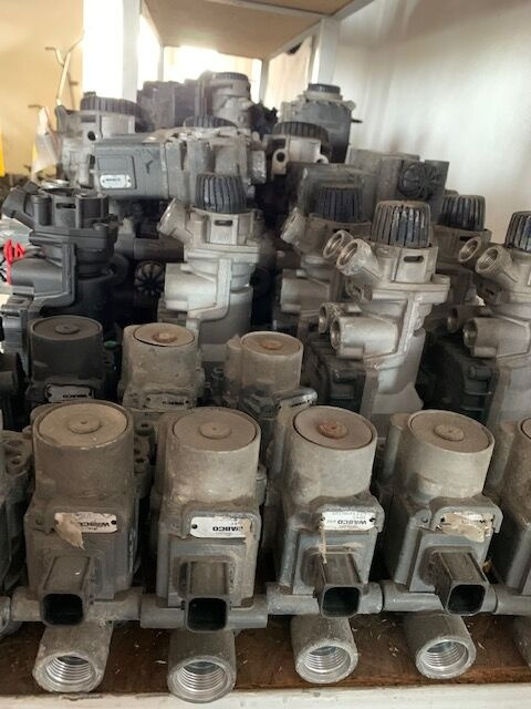 1867005   DAF XF 106 truck - Brake valve for Truck: picture 5 1867005   DAF XF 106 truck - Brake valve for Truck: picture 5