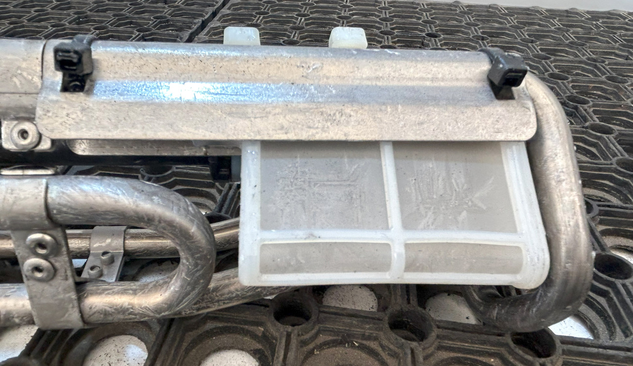 AdBlue tank DAF TEMPERATURE AND ADBLUE LEVEL SENSOR DAF XF 106: picture 6