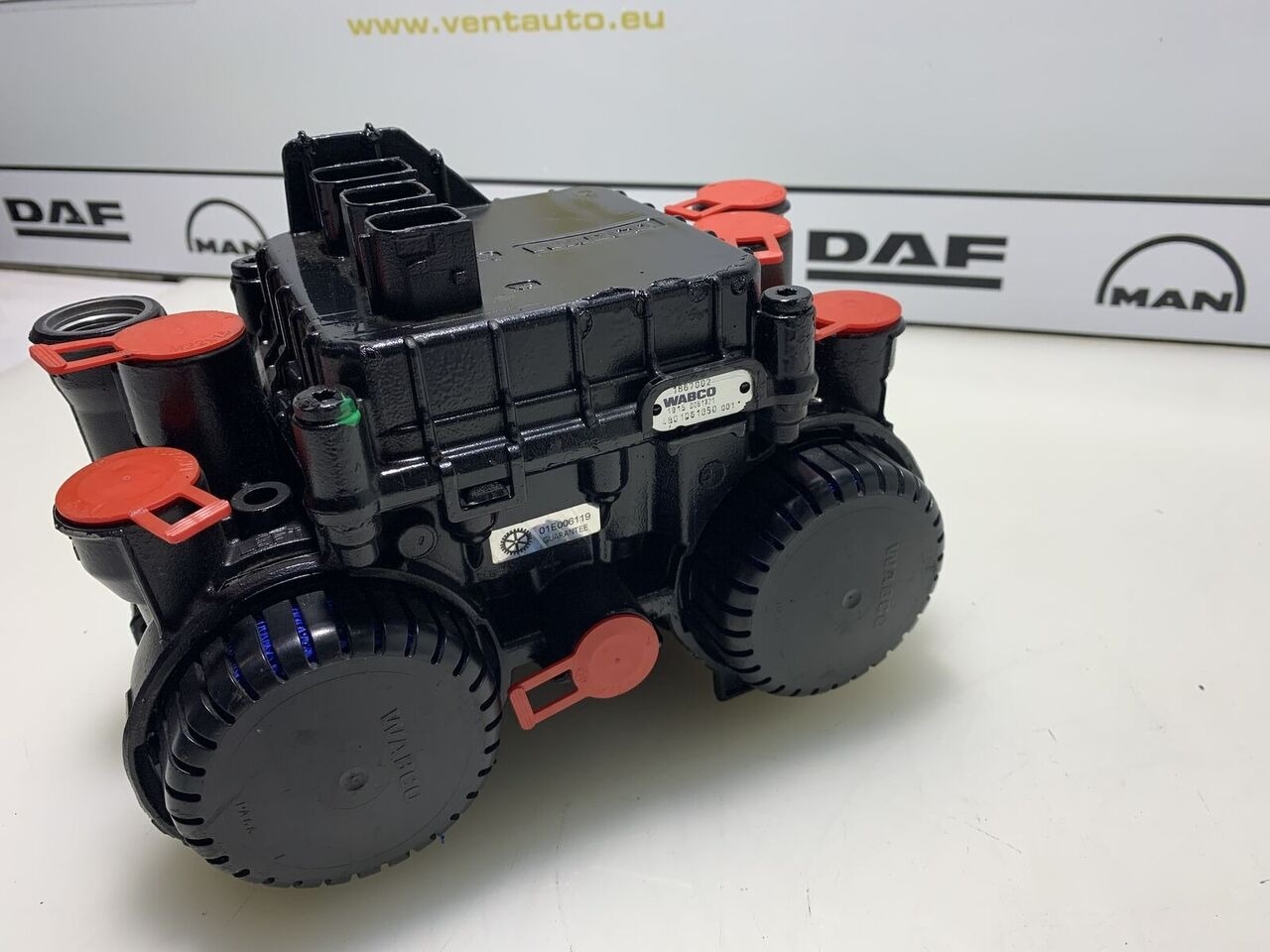 DAF XF 106 1818832 1867002   DAF XF 106 truck - Brake valve for Truck: picture 4 DAF XF 106 1818832 1867002   DAF XF 106 truck - Brake valve for Truck: picture 4