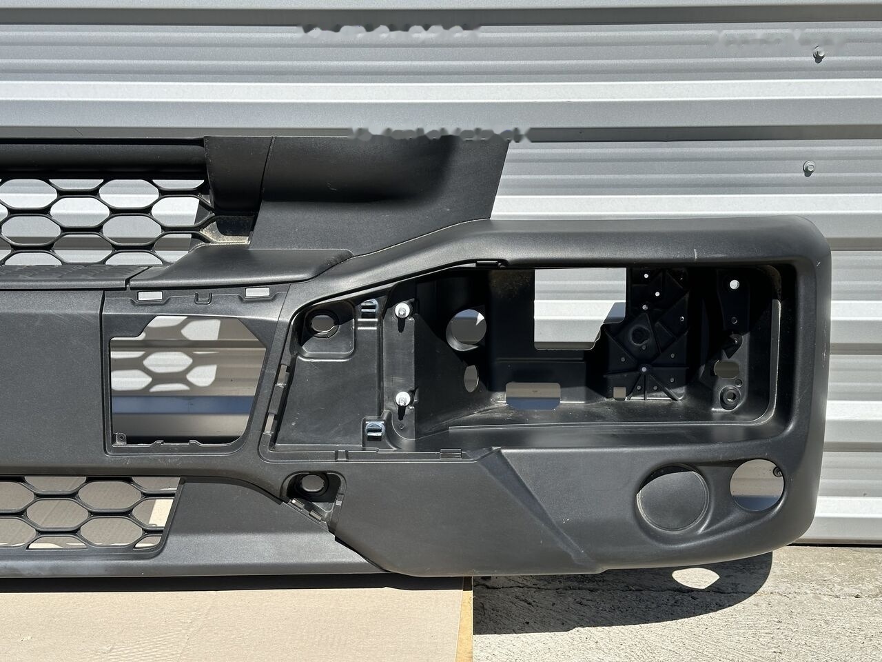 IVECO EUROCARGO 5801696199 IVECO 5801696199 - Bumper for Truck: picture 3 IVECO EUROCARGO 5801696199 IVECO 5801696199 - Bumper for Truck: picture 3