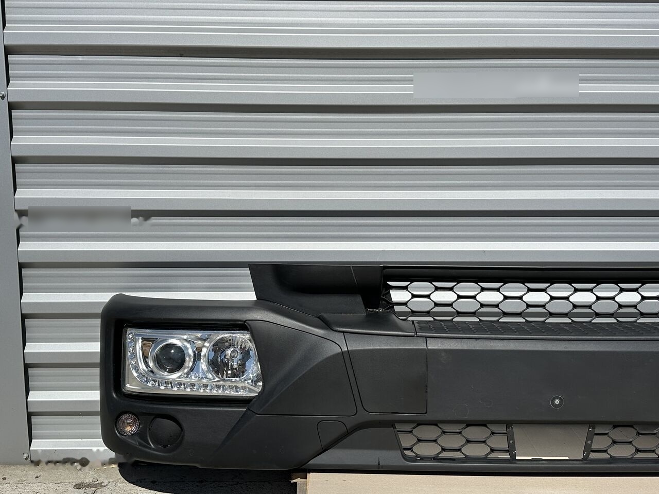IVECO EUROCARGO STRALIS 5801696199 / 5801745452 / 5801745449 - Bumper for Truck: picture 2 IVECO EUROCARGO STRALIS 5801696199 / 5801745452 / 5801745449 - Bumper for Truck: picture 2