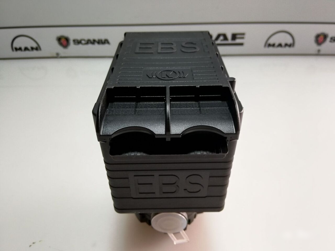 Knorr-Bremse VOLVO FH 21114974 K029246 Volvo FH truck - Brake valve for Truck: picture 4 Knorr-Bremse VOLVO FH 21114974 K029246 Volvo FH truck - Brake valve for Truck: picture 4