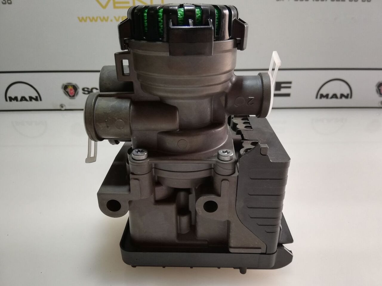 Knorr-Bremse VOLVO FH 21114974 K029246 Volvo FH truck - Brake valve for Truck: picture 3 Knorr-Bremse VOLVO FH 21114974 K029246 Volvo FH truck - Brake valve for Truck: picture 3