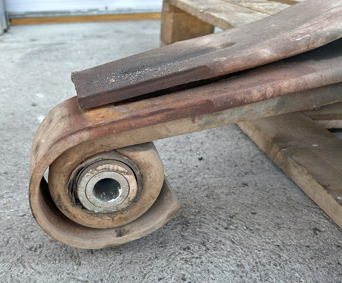 MERCEDES-BENZ 3-LEAF SPRING FRONT FOR MERCEDES AROCS MP4 - Steel suspension: picture 3 MERCEDES-BENZ 3-LEAF SPRING FRONT FOR MERCEDES AROCS MP4 - Steel suspension: picture 3