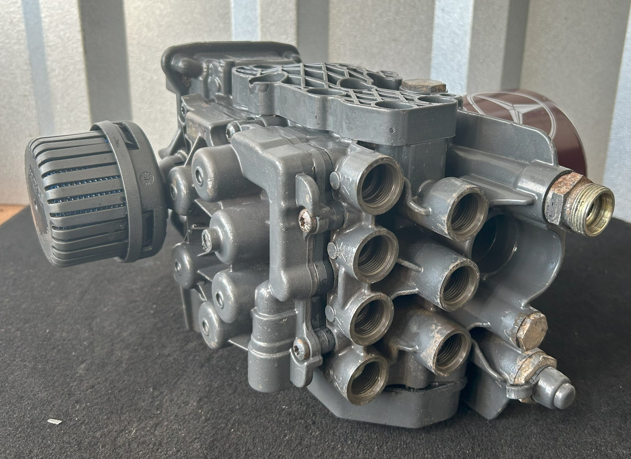 MERCEDES-BENZ ACTROS MP4 EAPU AIR DRYER - Brake parts for Truck: picture 3 MERCEDES-BENZ ACTROS MP4 EAPU AIR DRYER - Brake parts for Truck: picture 3