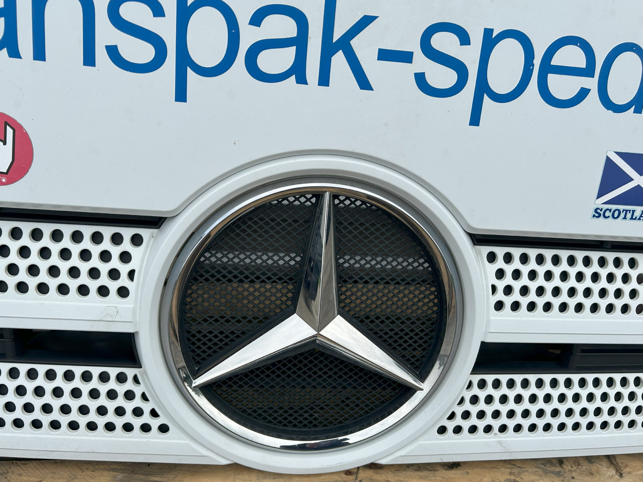 MERCEDES-BENZ ACTROS MP4 FRONT PANEL COMPLETE HOOD AND GRILL - Body and exterior: picture 5 MERCEDES-BENZ ACTROS MP4 FRONT PANEL COMPLETE HOOD AND GRILL - Body and exterior: picture 5