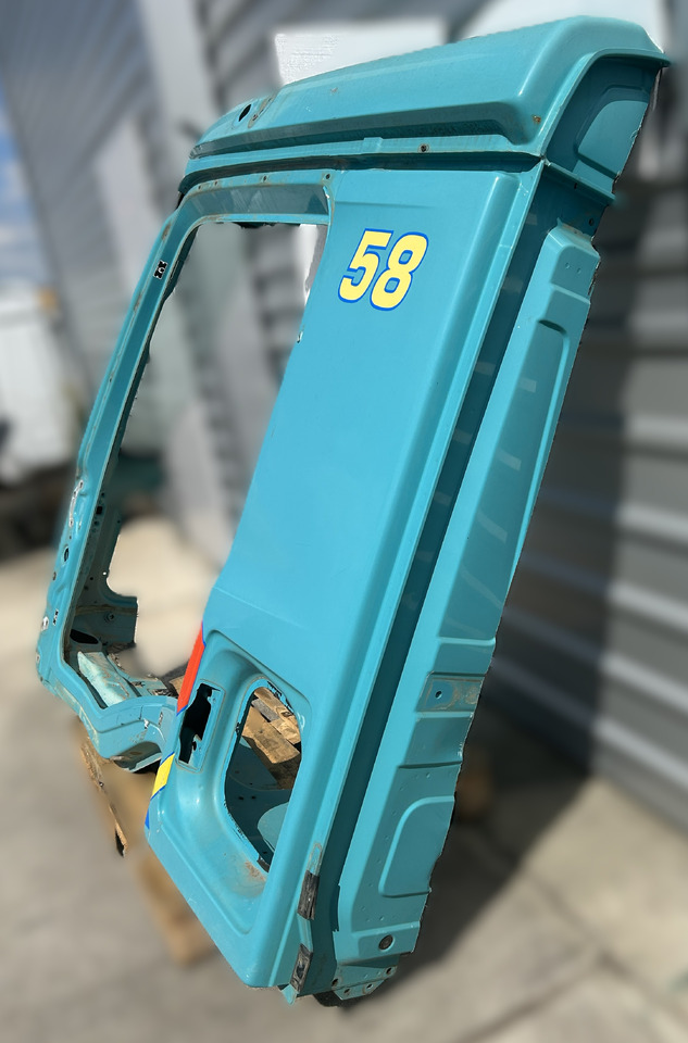 MERCEDES-BENZ AROCS MP4 LEFT SIDE QUARTER PANEL M CLASSIC SPACE - Cab: picture 2 MERCEDES-BENZ AROCS MP4 LEFT SIDE QUARTER PANEL M CLASSIC SPACE - Cab: picture 2