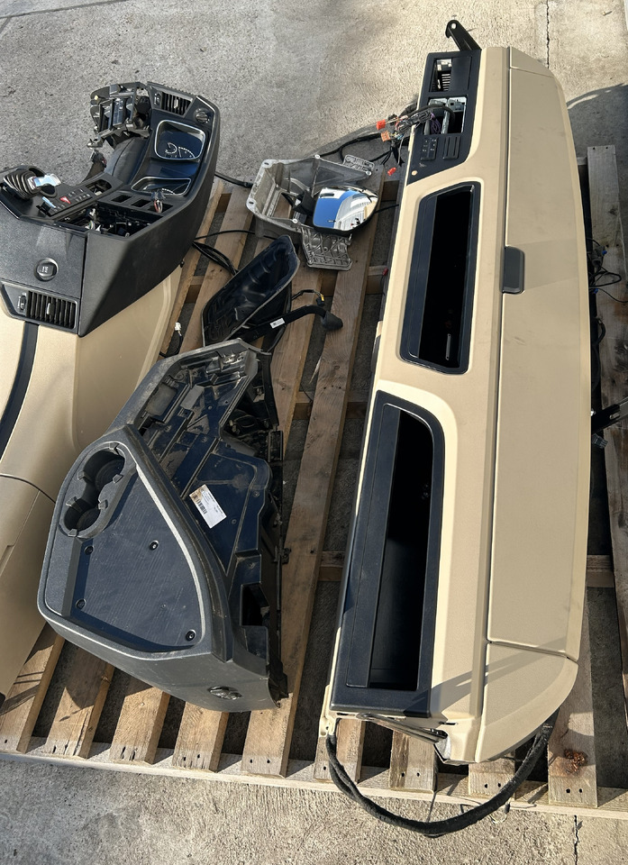 MERCEDES-BENZ KOMPLETNA PRZEKŁADKA WNĘTRZA - DESKA KONSOLA DO ANGLIKA MERCEDES ACTROS MP4 L STREAM SPACE - Cab: picture 3 MERCEDES-BENZ KOMPLETNA PRZEKŁADKA WNĘTRZA - DESKA KONSOLA DO ANGLIKA MERCEDES ACTROS MP4 L STREAM SPACE - Cab: picture 3