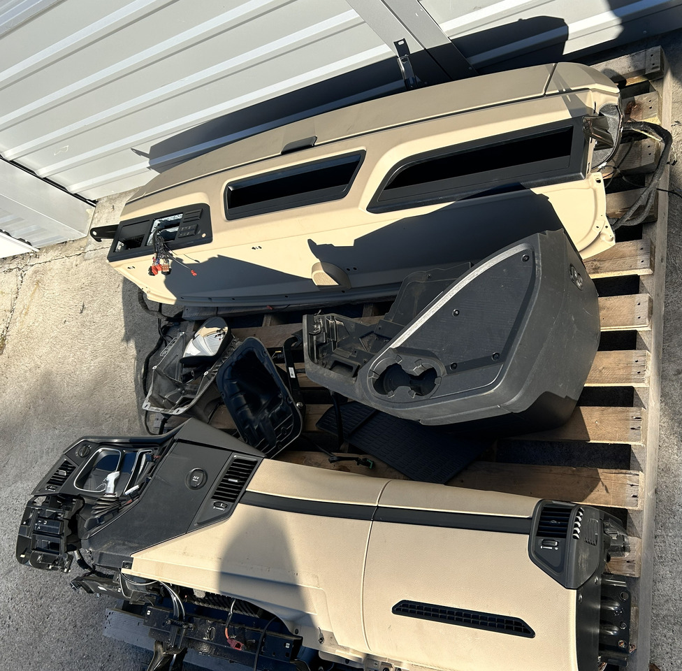 MERCEDES-BENZ KOMPLETNA PRZEKŁADKA WNĘTRZA - DESKA KONSOLA DO ANGLIKA MERCEDES ACTROS MP4 L STREAM SPACE - Cab: picture 2 MERCEDES-BENZ KOMPLETNA PRZEKŁADKA WNĘTRZA - DESKA KONSOLA DO ANGLIKA MERCEDES ACTROS MP4 L STREAM SPACE - Cab: picture 2