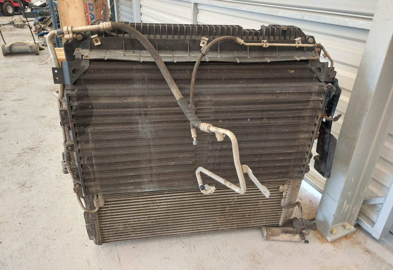 Mercedes-Benz ACTROS MP4 truck - Radiator for Truck: picture 3 Mercedes-Benz ACTROS MP4 truck - Radiator for Truck: picture 3