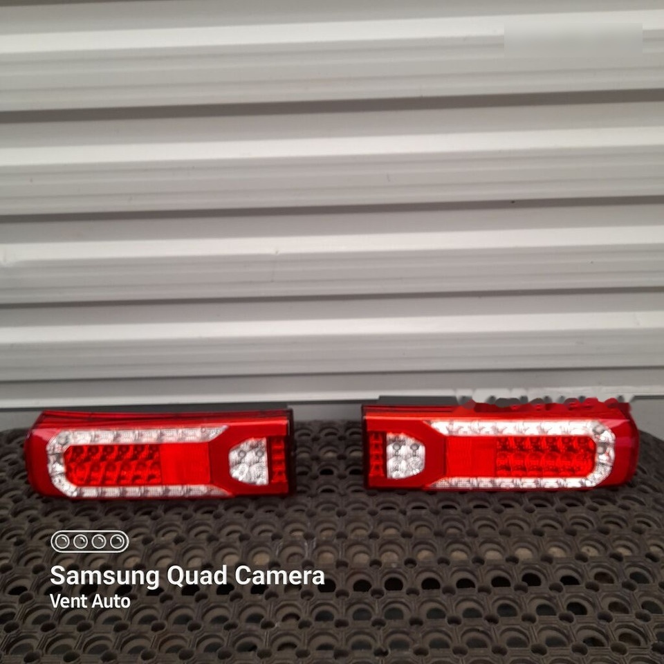 Mercedes-Benz ACTROS MP5 A0035443303 - Tail light for Truck: picture 2 Mercedes-Benz ACTROS MP5 A0035443303 - Tail light for Truck: picture 2