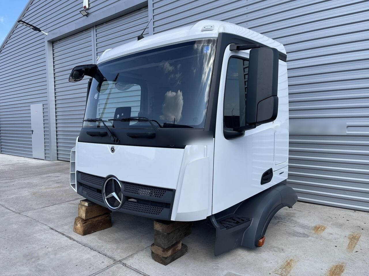 Mercedes-Benz Actros Antos Axor for Mercedes-Benz ACTROS ANTOS AXOR - Cab: picture 1 Mercedes-Benz Actros Antos Axor for Mercedes-Benz ACTROS ANTOS AXOR - Cab: picture 1