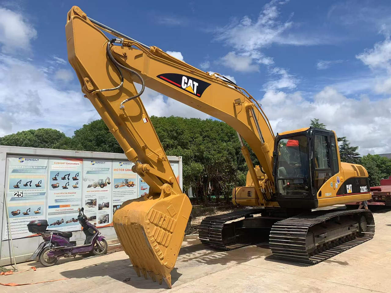Caterpillar 320C, 320CL Hydraulic Excavator with Wide Track for Swamp Terrain - Crawler excavator: picture 3 Caterpillar 320C, 320CL Hydraulic Excavator with Wide Track for Swamp Terrain - Crawler excavator: picture 3