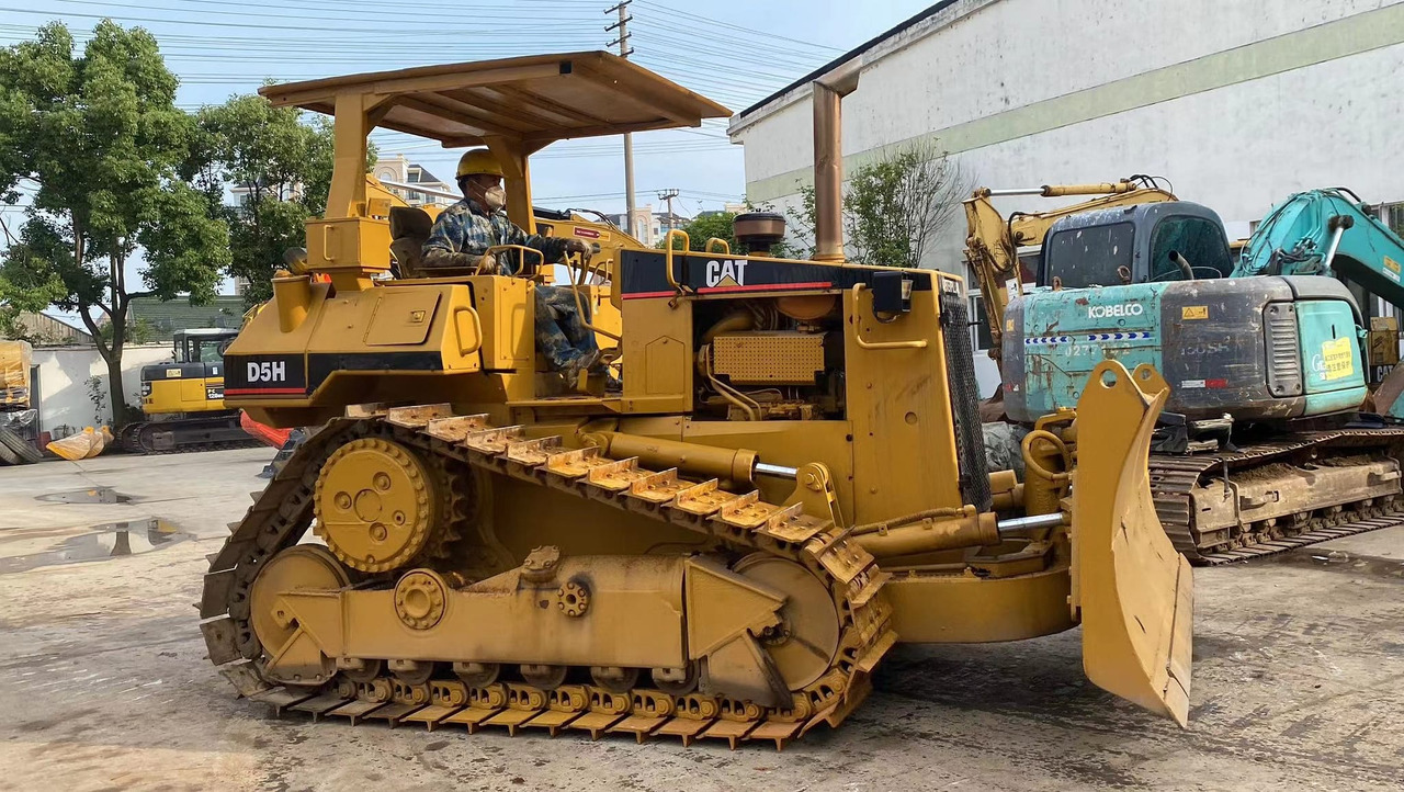 Caterpillar Bulldozer CAT D5H, D5K Cheap Japan Origin Bulldozer - Bulldozer: picture 4 Caterpillar Bulldozer CAT D5H, D5K Cheap Japan Origin Bulldozer - Bulldozer: picture 4