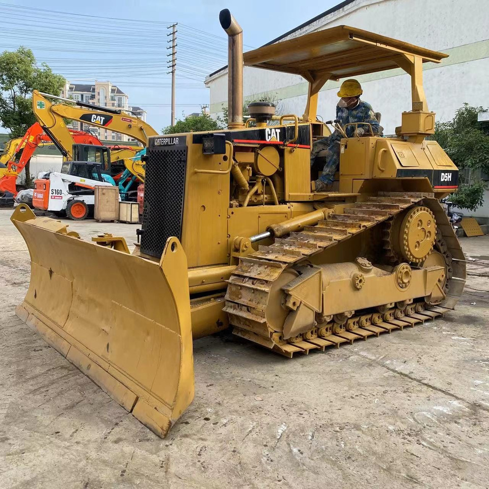 Caterpillar Bulldozer CAT D5H, D5K Cheap Japan Origin Bulldozer - Bulldozer: picture 1 Caterpillar Bulldozer CAT D5H, D5K Cheap Japan Origin Bulldozer - Bulldozer: picture 1