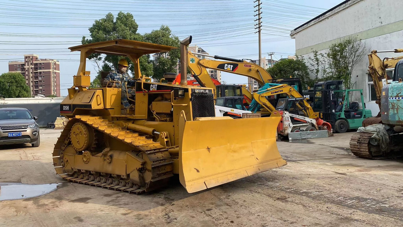 Caterpillar Bulldozer CAT D5H, D5K Cheap Japan Origin Bulldozer - Bulldozer: picture 3 Caterpillar Bulldozer CAT D5H, D5K Cheap Japan Origin Bulldozer - Bulldozer: picture 3