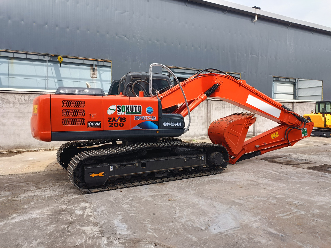 Hitachi ZX200 Used Condition Excavator Good Price - Crawler excavator: picture 1 Hitachi ZX200 Used Condition Excavator Good Price - Crawler excavator: picture 1