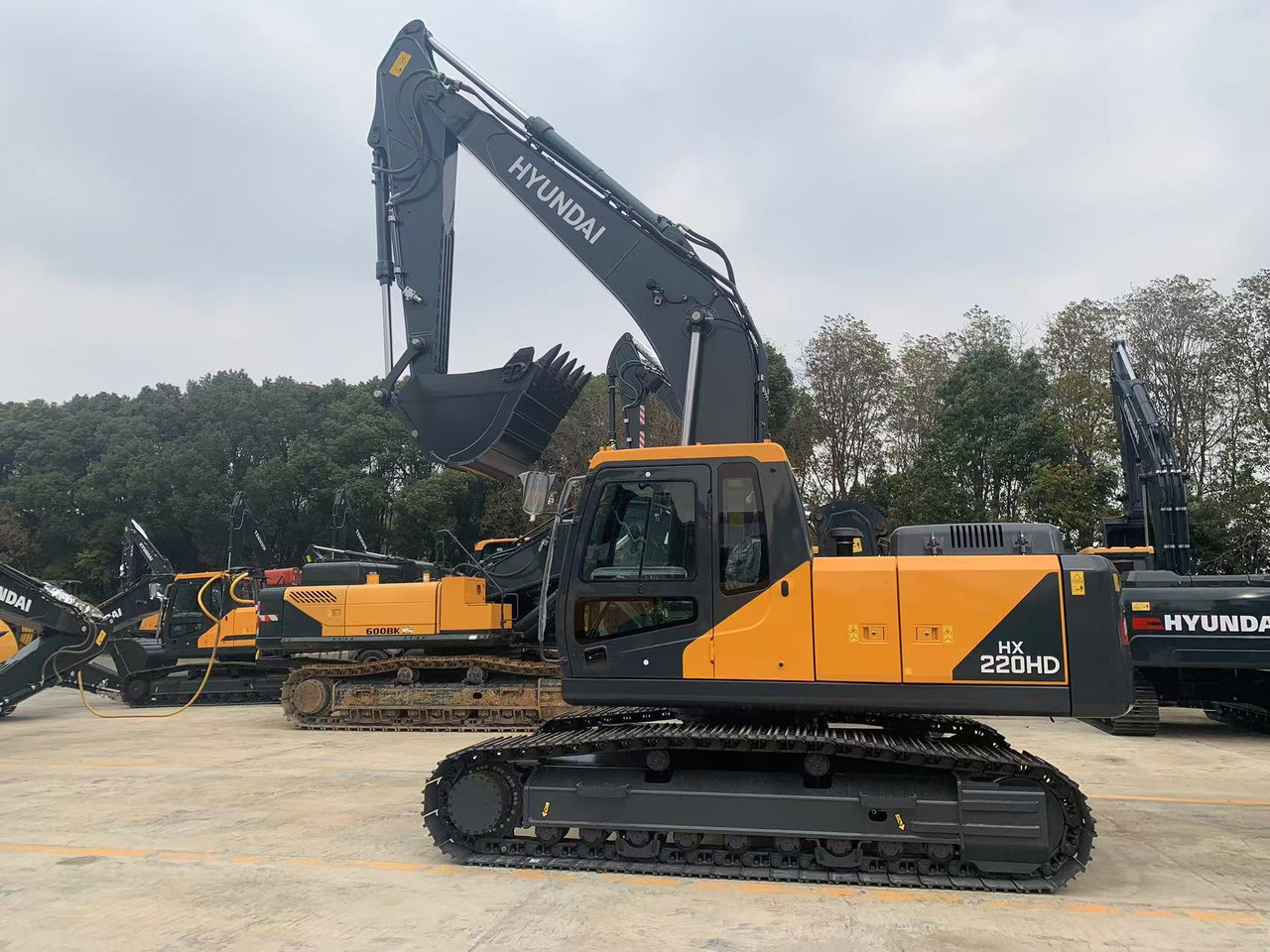 Hyundai Construction Excavator 2024 Brand New Excavator Hyundai HX220HD - Crawler excavator: picture 1 Hyundai Construction Excavator 2024 Brand New Excavator Hyundai HX220HD - Crawler excavator: picture 1