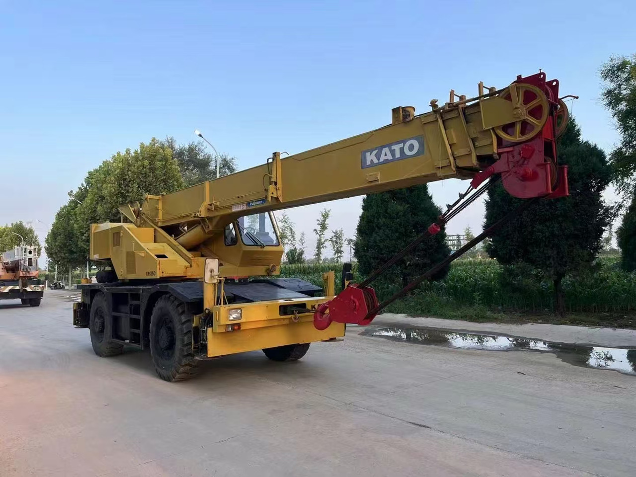 KATO KR250 Good Price 25 ton Rough Terrain Crane - Mobile crane: picture 1 KATO KR250 Good Price 25 ton Rough Terrain Crane - Mobile crane: picture 1
