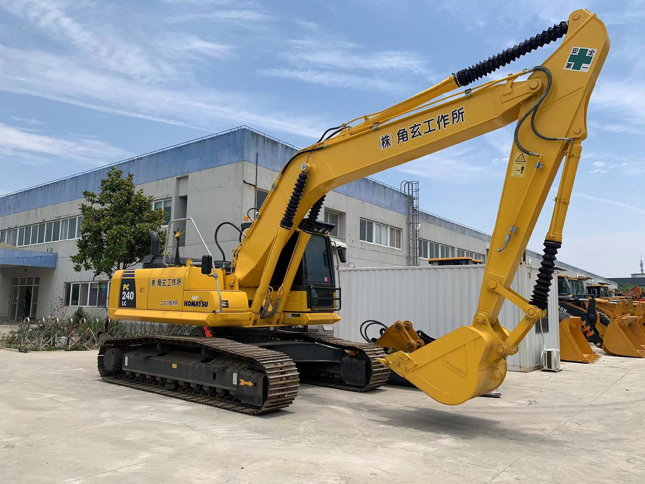 Komatsu PC240, PC220 Secondhand Excavator Good Price - Crawler excavator: picture 1 Komatsu PC240, PC220 Secondhand Excavator Good Price - Crawler excavator: picture 1