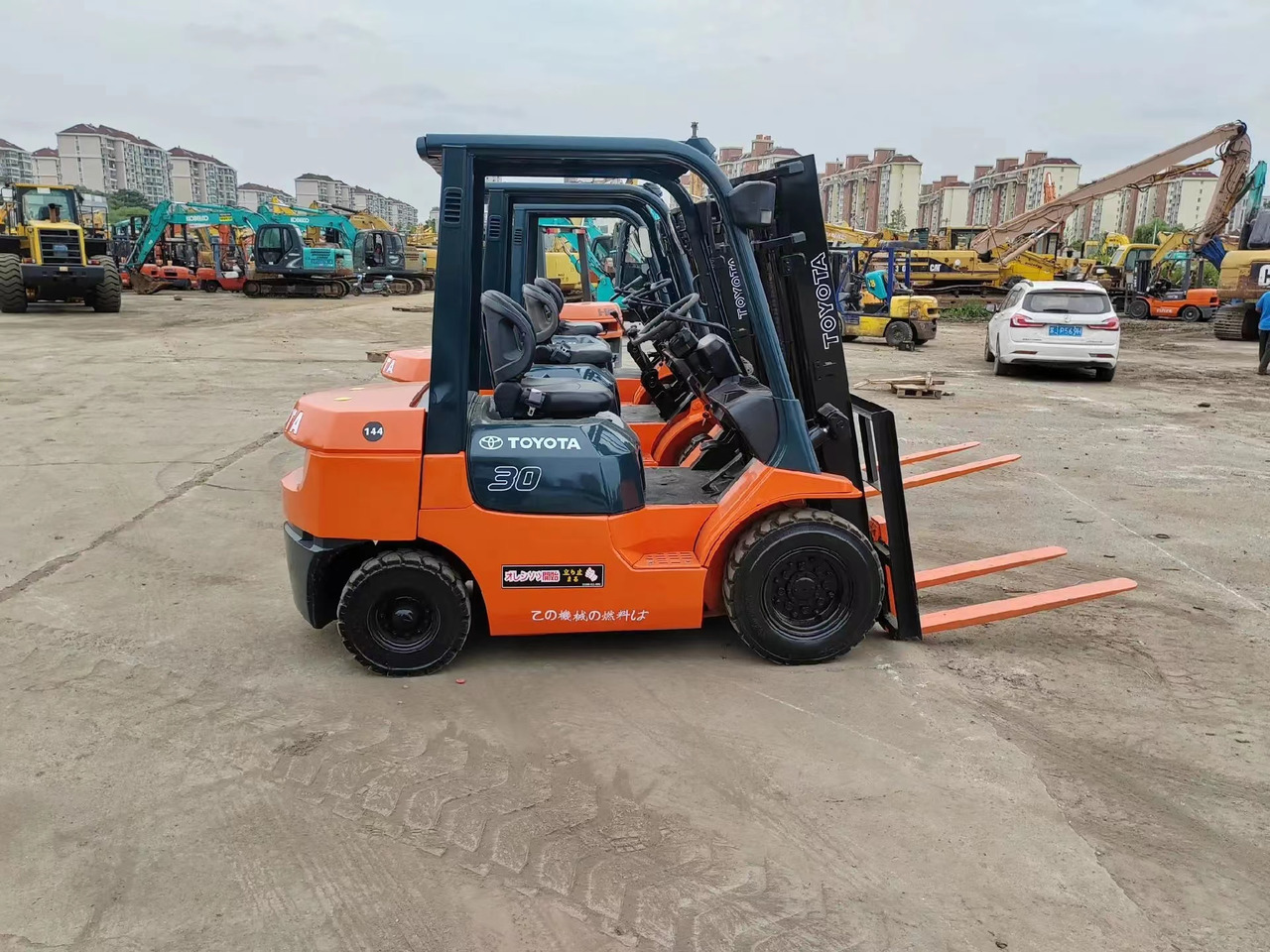 Toyota 3 ton Forklift FD30 with Free Lift, Side Shifter, Clamp - Diesel forklift: picture 2 Toyota 3 ton Forklift FD30 with Free Lift, Side Shifter, Clamp - Diesel forklift: picture 2